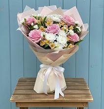 Букет цветов из:  Гвоздики, Орхидеи и Розы в Гусеве