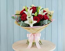 Букет цветов из:  Лилии и Розы в Гусеве