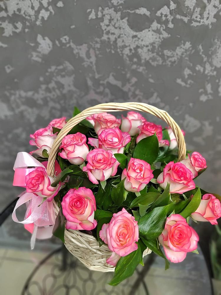 Цветочная композиция из Розы в корзине в Гусеве
