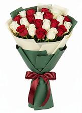 Букет Микс из красных и белых роз в Гусеве