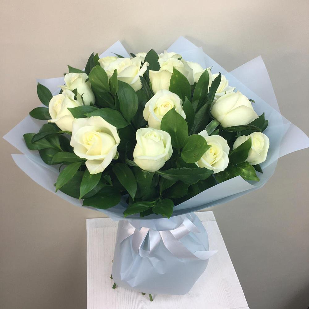 Букет 15 Белых роз Проуд в Гусеве