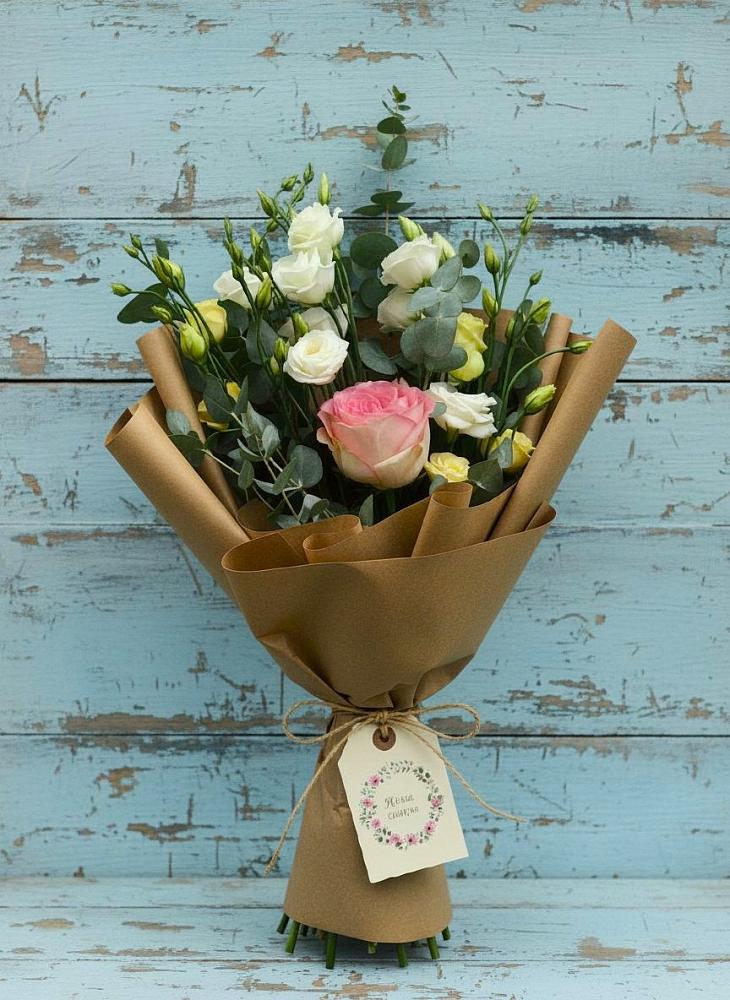 Букет цветов из: Розы и Лизиантусы в Гусеве