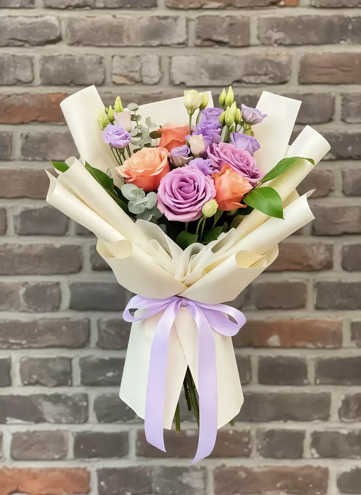 Букет цветов из: Лизиантусы и Розы в Гусеве