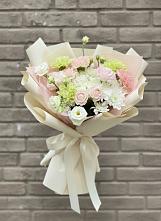 Букет цветов из:  Гвоздики, Розы, Лизиантусы и Хризантемы в Гусеве