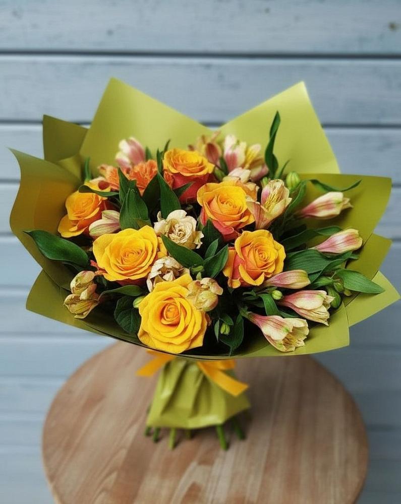 Букет цветов из: Альстромерии и Розы в Гусеве
