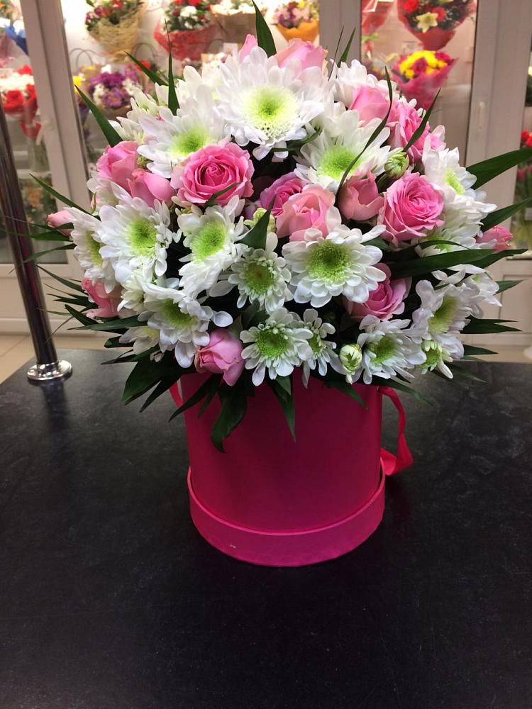 Цветочная композиция из Розы и Хризантемы в шляпной коробке в Гусеве