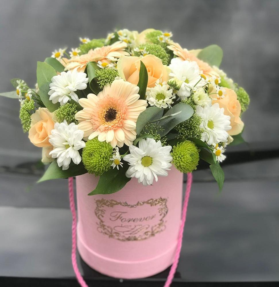 Цветочная композиция из Розы, Герберы и Хризантемы в шляпной коробке в Гусеве