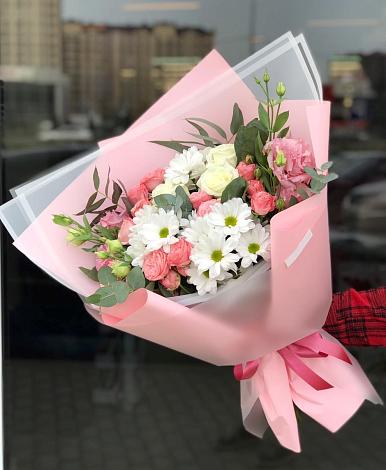 Букет цветов из: Розы, Лизиантусы и Хризантемы в Гусеве